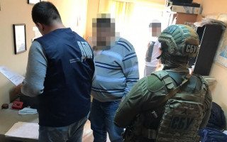 Інспектор Галицької митниці погорів на хабарі: що відомо