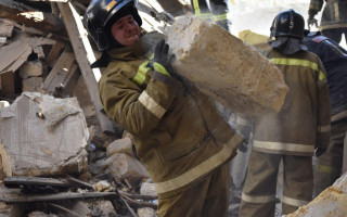 Обвал будинку в Одесі: рятувальники починають демонтаж завалів, фото, відео
