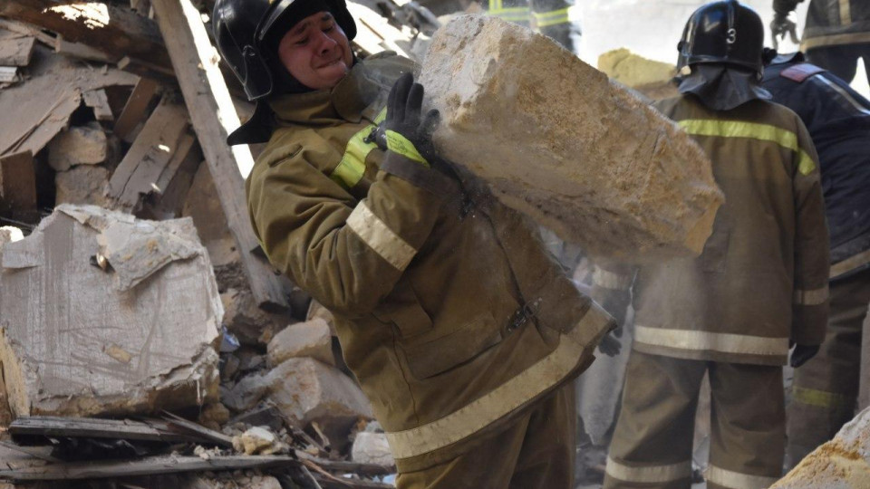 Обвал будинку в Одесі: рятувальники починають демонтаж завалів, фото, відео