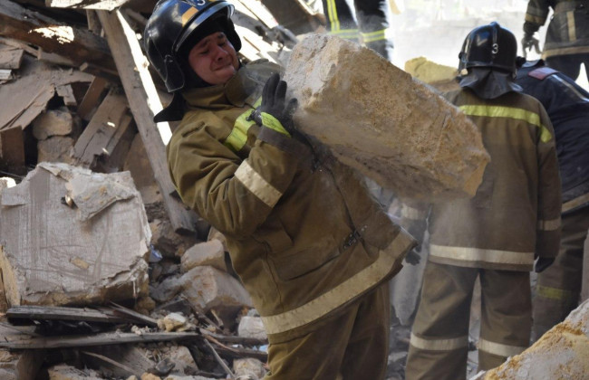 Обвал будинку в Одесі: рятувальники починають демонтаж завалів, фото, відео