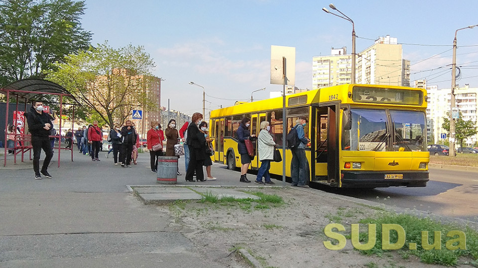 Кабмин разрешил возобновить работу общественного транспорта и детских садиков