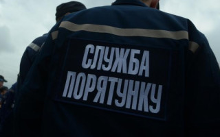 В Киеве малолетние руферы взобрались на мост: видео