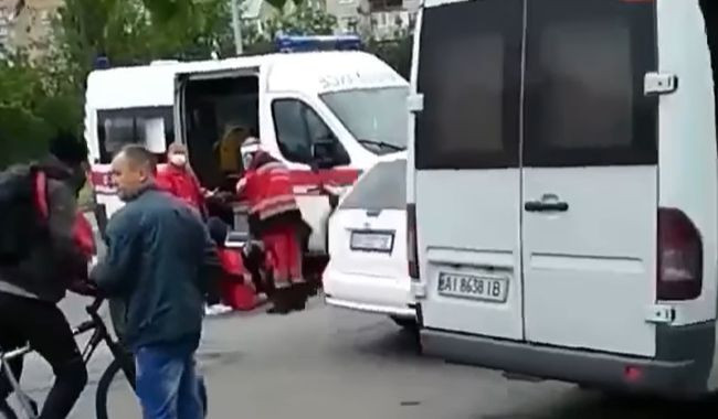 Серьезное ДТП в Киеве: в «скорую» врезался мопед, видео