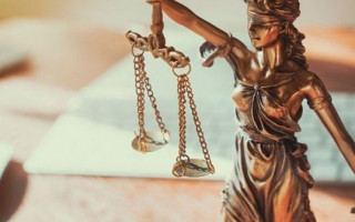 Кримінальна відповідальність суддів за порушення норм права та перешкоджання діяльності журналістам: реакція соцмереж