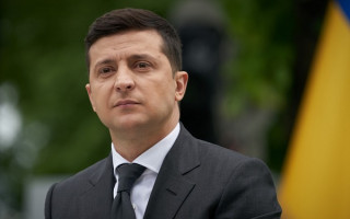 Надбавки медикам: Зеленский пообещал проводить постоянные проверки