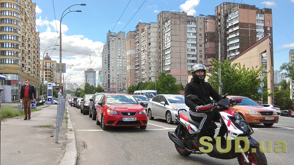 Утренние автомобильные пробки, Крещатик, летние террасы — эпизод киевского карантина 21 мая, фото