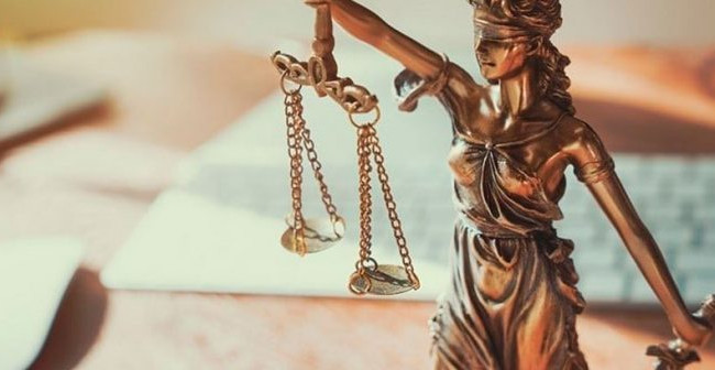 Кримінальна відповідальність суддів за порушення норм права та перешкоджання діяльності журналістам: реакція соцмереж