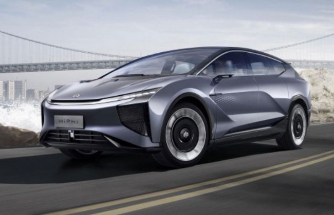 «Общается» с другими автомобилями: в футуристический кроссовер интегрировали сеть 5G