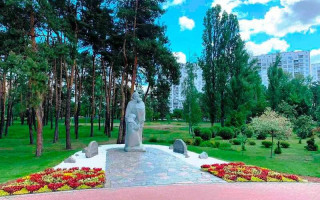 У Києві вулиці «одягнули в вишиванки»: фото