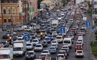В місті транспортний колапс: Кличко наполягає на відкритті метро