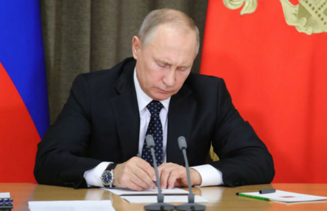 Путин разрешил россиянам голосовать на выборах через Интернет