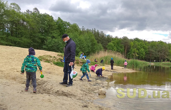 Массовые народные гуляния в парках под присмотром полиции — хроники ослабленного карантина 24 мая, фото
