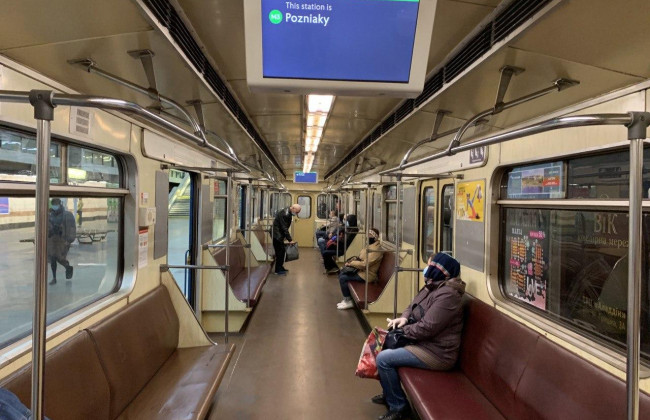 В Киеве открылось метро после двухмесячного простоя, фото