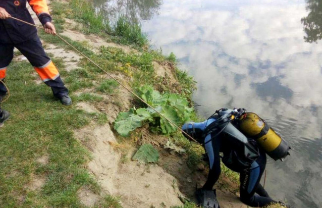 Под Одессой автомобиль сорвался в реку: двое погибших