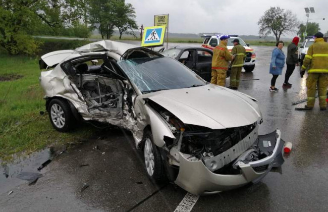 На трассе под Киевом произошло жуткое ДТП: водителя пришлось вырезать