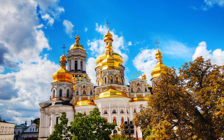У Києві зняли карантин у трьох монастирях