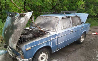Під Харковом на ходу загорівся автомобіль: фото