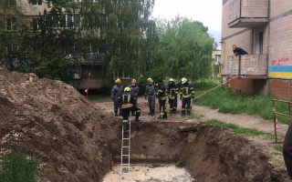 У Києві в котловані з гарячою водою знайшли тіло чоловіка: фото