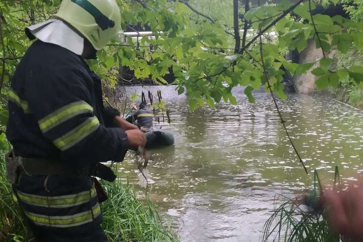 На Київщині в річці знайшли мертву жінку
