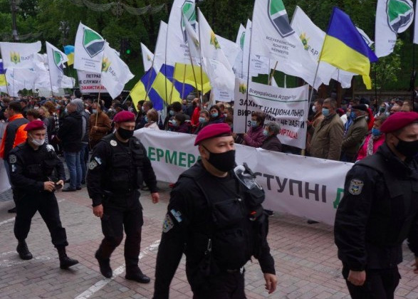 Мітинг під Кабміном: аграрії вимагають скасувати монополію на добрива, відео