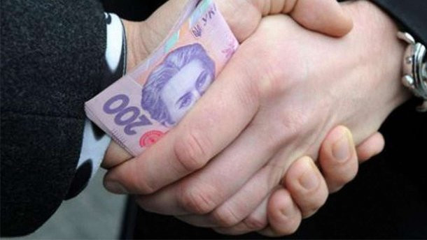 «Закрила очі» на порушення законодавства за ₴20 000: судитимуть посадовицю Держекоінспекції