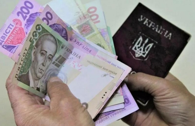 Кому передбачені додаткові доплати до зарплати: затвердили перелік посад працівників