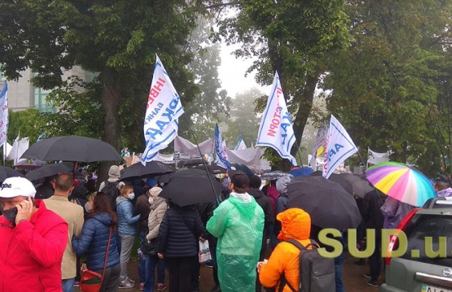 Мітинг під стінами НБУ: вкладники банку Аркада залишися без квартир, фото і відео