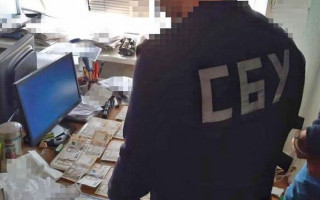 Втретє за 2 роки погорів на хабарі: на Полтавщині затримали держвиконавця