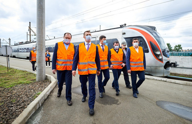 Стало відомо, коли запустять поїзди на Західну Україну