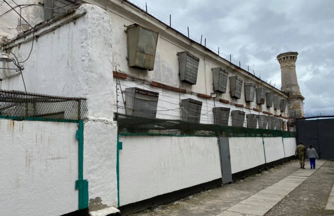 Як оселедці у банці: Малюська нагрянув із ревізією до Херсонського СІЗО, відео