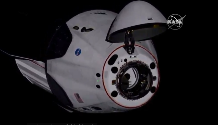 Корабль Илона Маска состыковался с Международной космической станцией: видео
