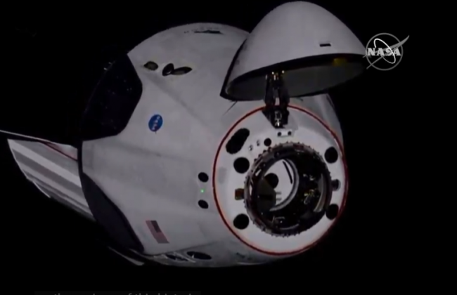 Корабль Илона Маска состыковался с Международной космической станцией: видео