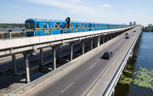 Ситуація на «замінованому» мосту Києва: закрили деякі станції метрополітену