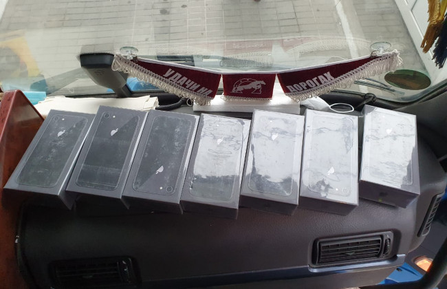 На Закарпатье таможенники конфисковали контрабандные айфоны: фото