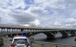 Хотів привернути увагу до своїх проблем: «мінеру» мосту Метро повідомлено про підозру