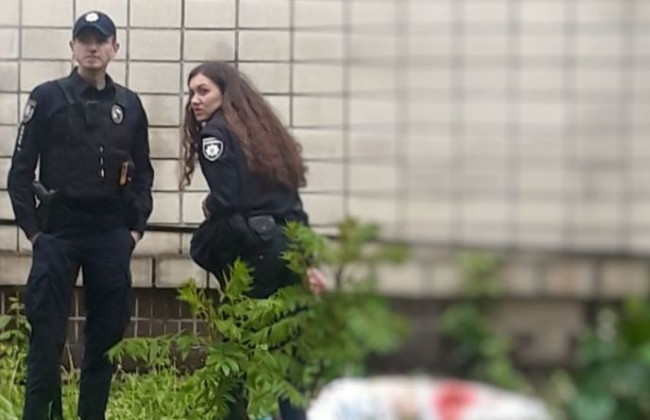 Трагедия в Киеве: санитарка одной из больниц выпала из окна пятого этажа