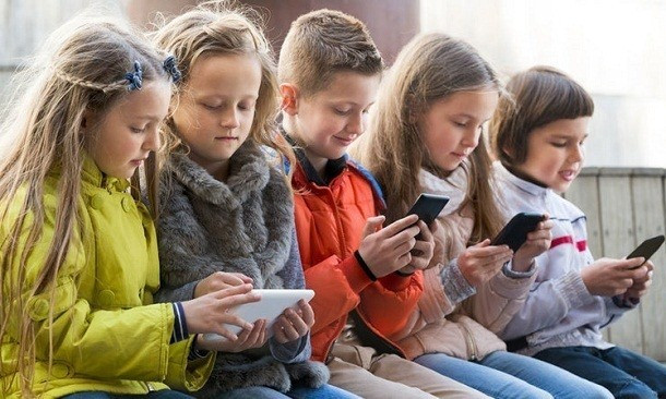 В Одессе школьница через соцсети распространяла «взрослые» видеоматериалы