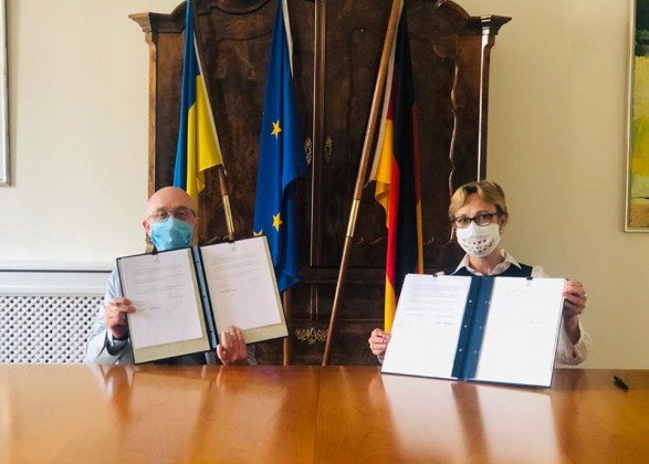 Україна та Німеччина підписали угоду про забезпечення житлом переселенців з Донбасу