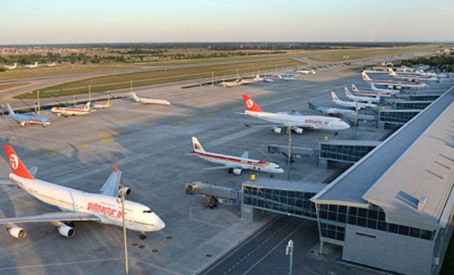 Запуск авиасообщения в Украине: какое решение принял Кабмин