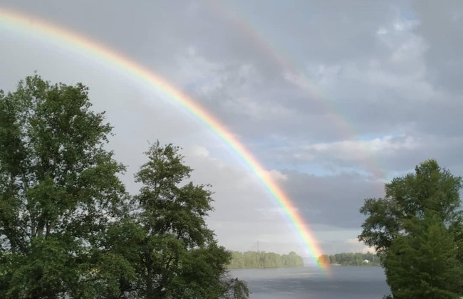 Киевлян впечатлила первая летняя двойная радуга, фото
