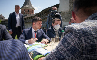 Зеленський хоче скасувати візи для іноземців: став відомий перелік країн