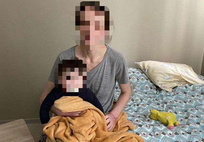 В Киеве пьяный неадекват угрожал дочери ножом