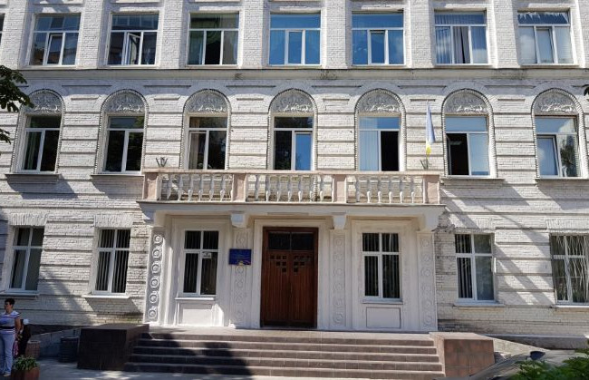 Детективна історія у понад 14 років: столична школа розраховує повернути стадіон