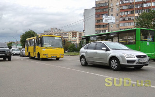 В Киеве у маршрутки на ходу отвалилось колесо, фото