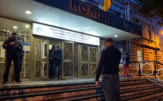 Заставляли совершать преступления ради хороших показателей: ГБР задержало группу полицейских