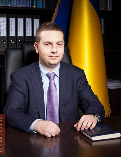 Оформил элитный особняк на мать: что известно о киевском прокуроре, задержанном на взятке в $100 тысяч