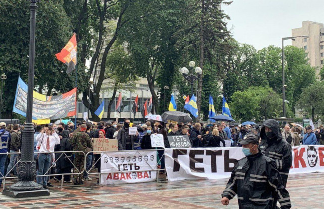 Митинг под Радой: полиция задержала агрессивных провокаторов