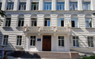 Детективна історія у понад 14 років: столична школа розраховує повернути стадіон