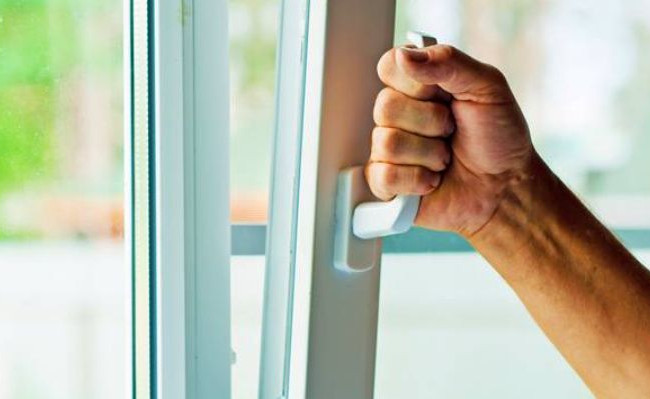 Зухвале пограбування на Рівненщині: злодій «обчистив» чоловіка і повечеряв у нього вдома