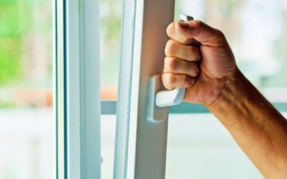 Зухвале пограбування на Рівненщині: злодій «обчистив» чоловіка і повечеряв у нього вдома